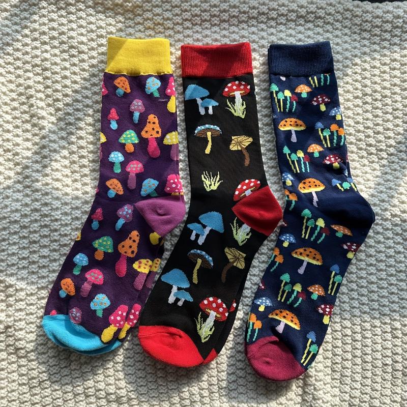 Mushroom Pattern 3 Pairs Of Men's Trendy Cartoon Pattern Crew Mid-calf Socks, Breathable Comfy Casual Unisex Socks For Men's Outdoor Wearing All Seasons Wearing