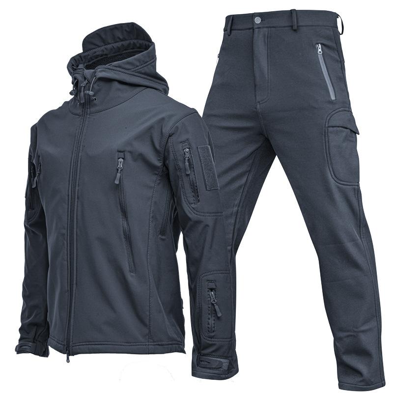 New Fashion Outdoor Shark Skin Soft Shell Jacket Suit Men's Spring, Autumn and Winter Military Fans Windproof Breathable Fleece-lined Mountaineering Jacket Outdoor Sports Equipment Popular Motion